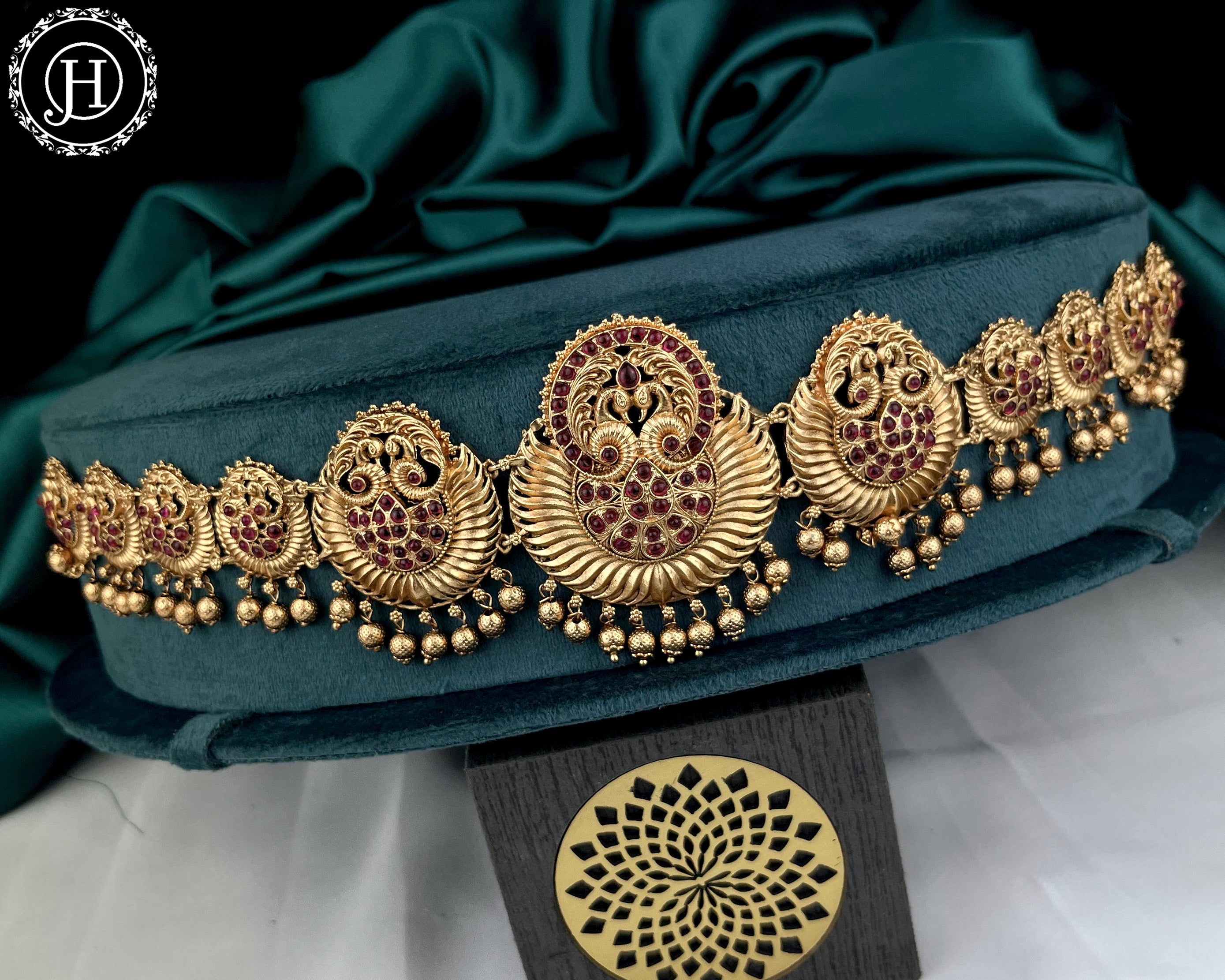Beautiful Gold Plated Temple Design Vaddanam Hip Belt For Saree JH3702